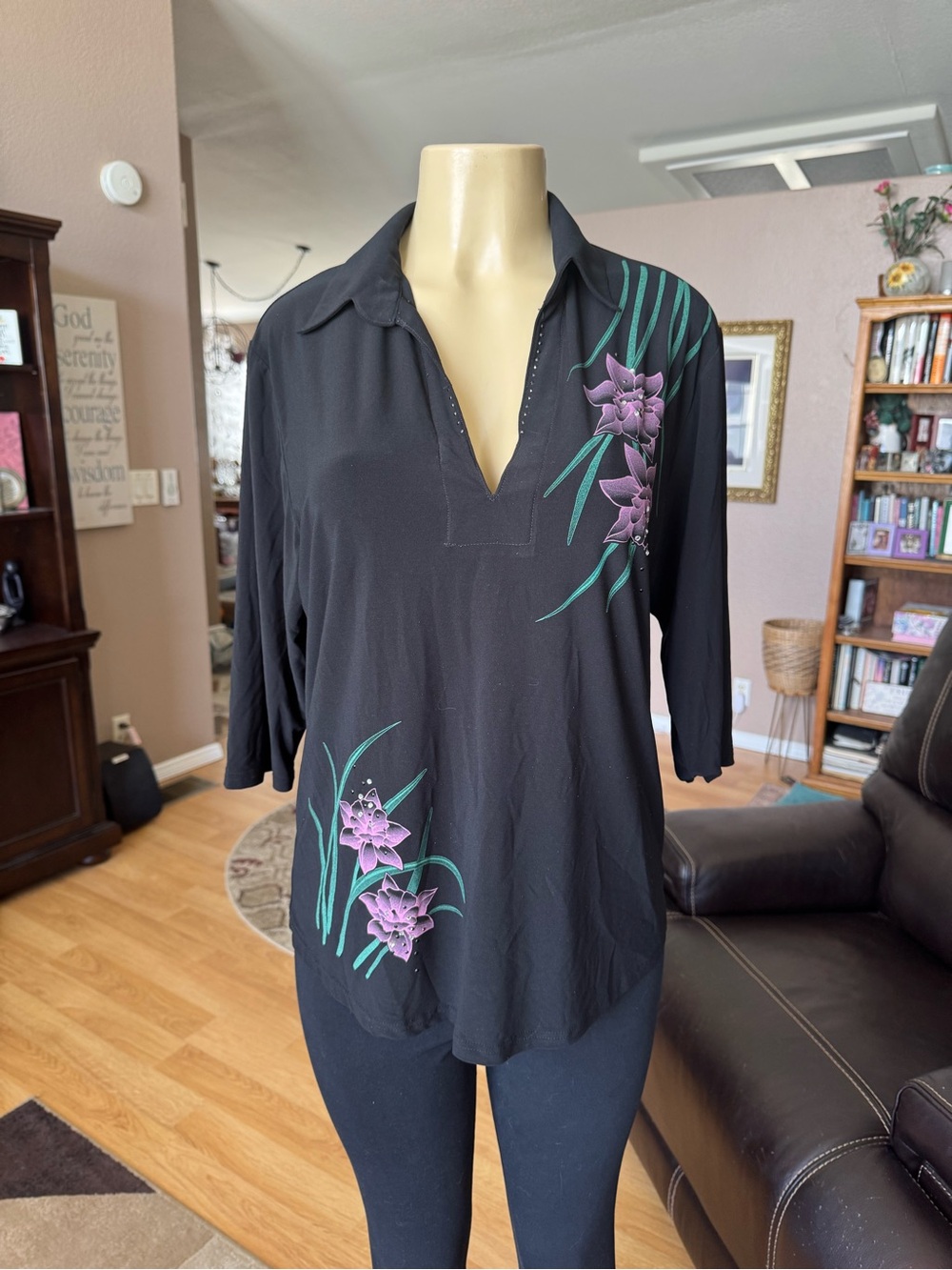 Boutique black V-neck 3/4 sleeves blouse w/purple floral accents-size L